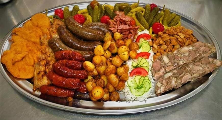 Reštaurácia Penzión na mlyne Stará Turá Exterior foto